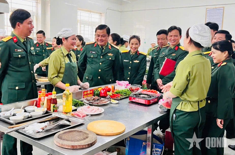 Ấm áp “Mâm cơm sum vầy” tại Học viện Quốc phòng