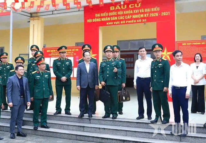 Thắm tình quân dân trong ngày hội bầu cử ở Đoài Phương