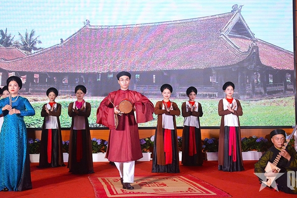 Đãi ngộ xứng đáng nghệ nhân dân gian và văn nghệ sĩ tài năng là phát huy nhân tài văn hóa