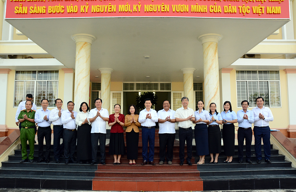 Đoàn kiểm tra, giám sát số 19 làm việc với Ban Thường vụ Đảng ủy xã Tân Trụ và phường Long An

