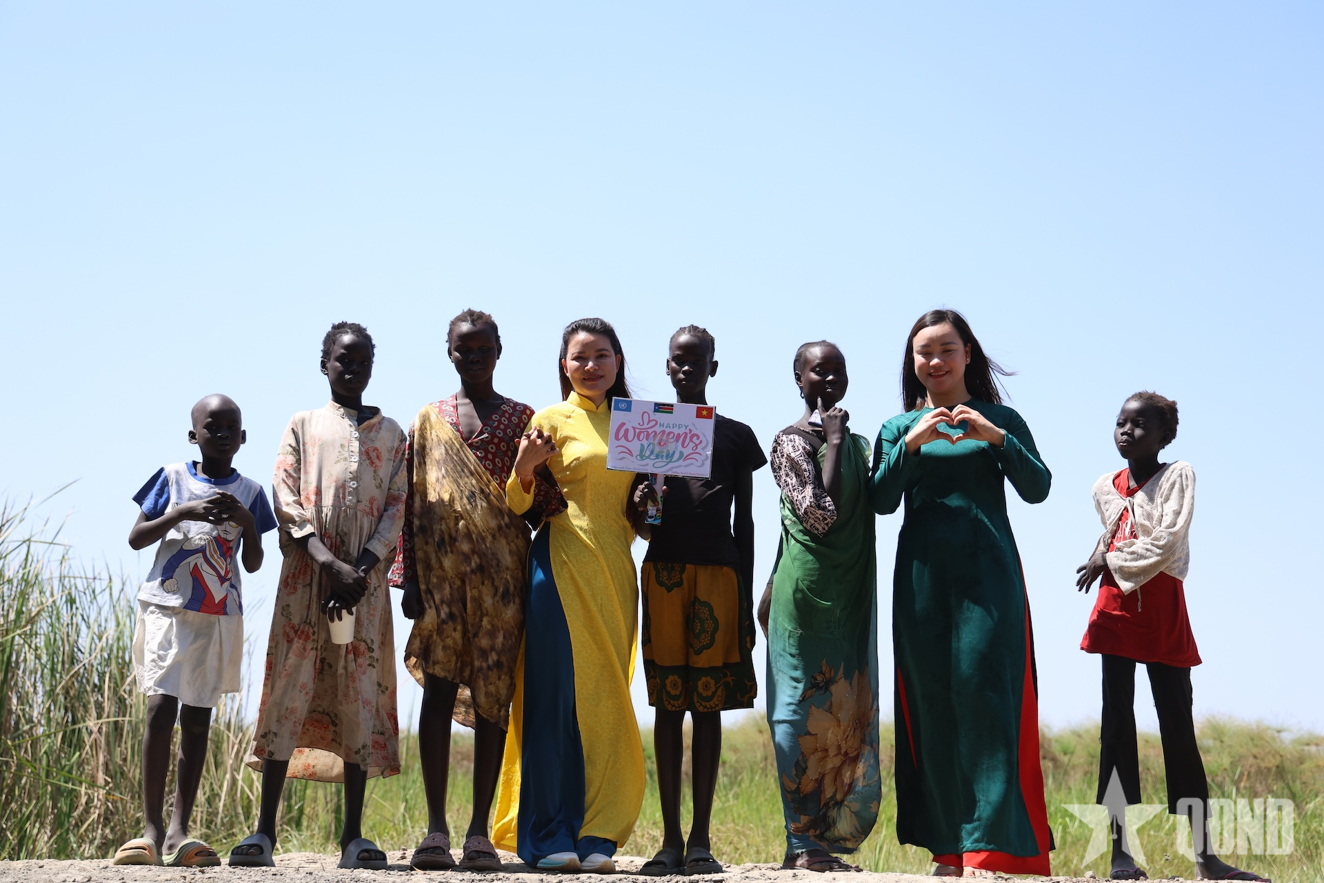  Bệnh viện dã chiến cấp 2 Việt Nam lan tỏa yêu thương nhân ngày 8-3