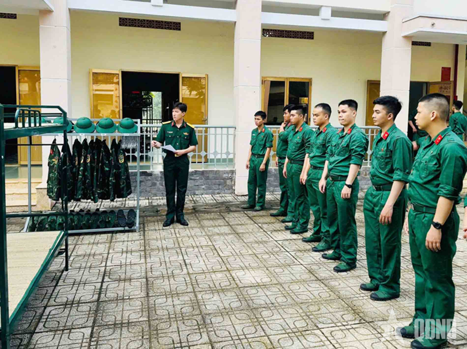 Những bài học đầu tiên của chiến sĩ mới tại Trung đoàn Gia Định