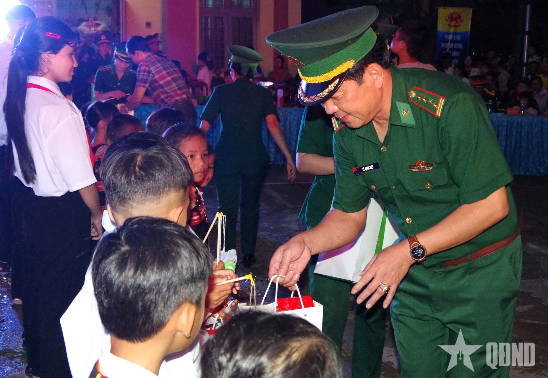 Người cán bộ Biên phòng gắn bó với nhân dân nơi tuyến đầu biên giới