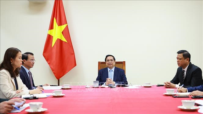 Thủ tướng Phạm Minh Chính điện đàm với Thủ tướng kiêm Bộ trưởng Bộ Ngoại giao Qatar; Tổng thống UAE