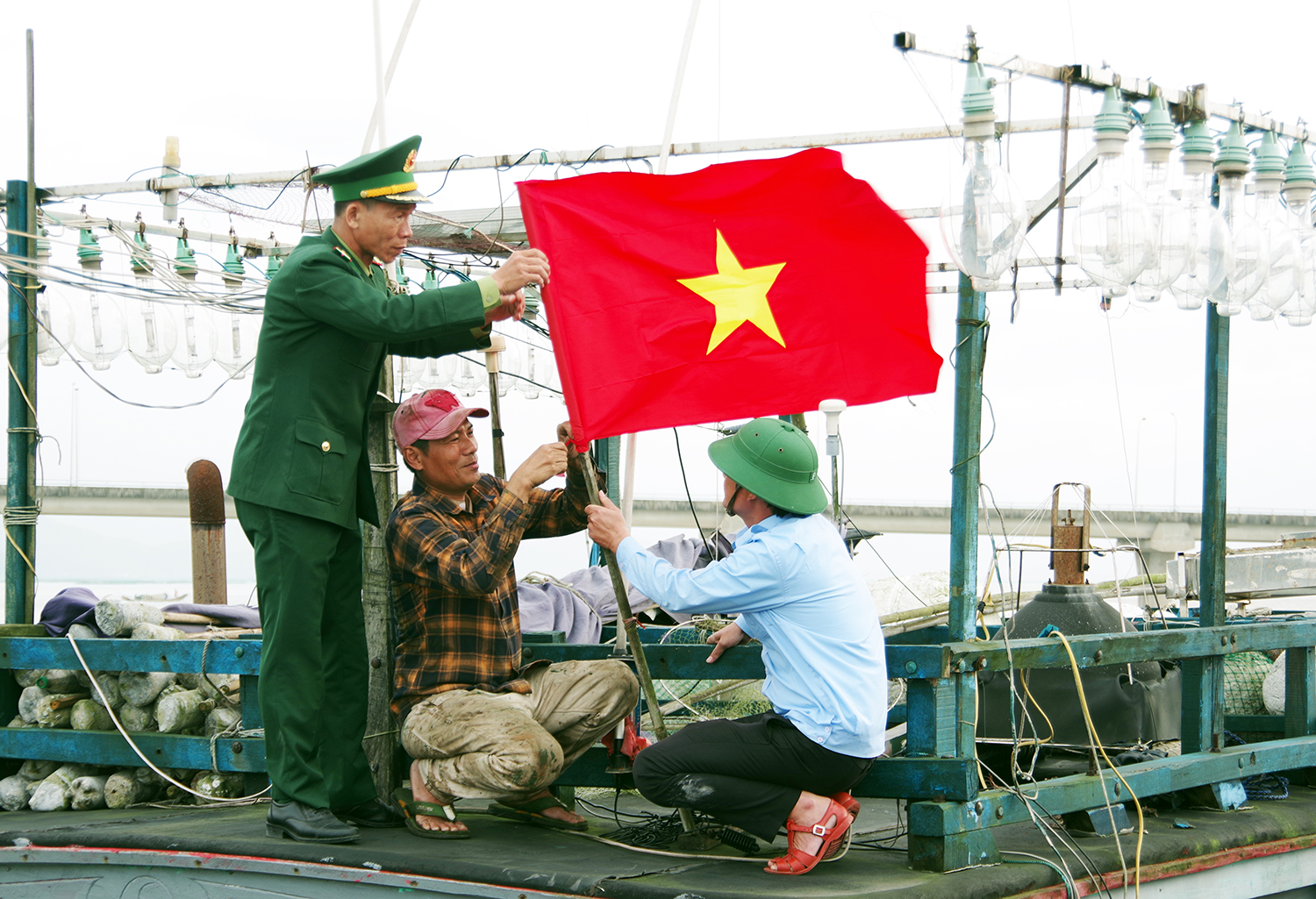 Ống kính bạn đọc: Luôn có Bộ đội Biên phòng 