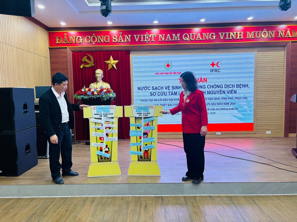 Cải thiện nước sạch và vệ sinh cho người dân sau bão lũ