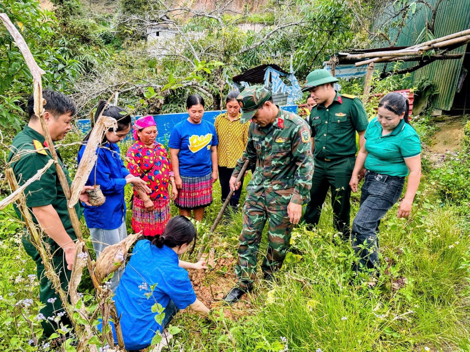 Bám dân, bám bản giữ vững biên cương