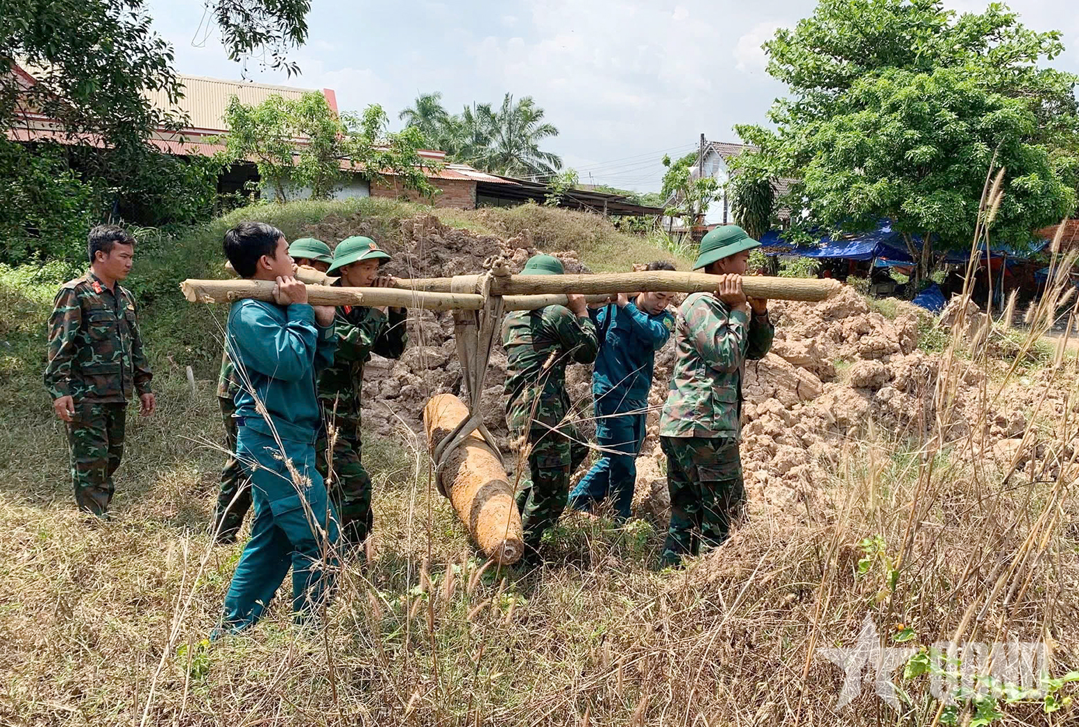 Bộ CHQS tỉnh Tây Ninh xử lý nhiều bom mìn, vật nổ sót lại sau chiến tranh

