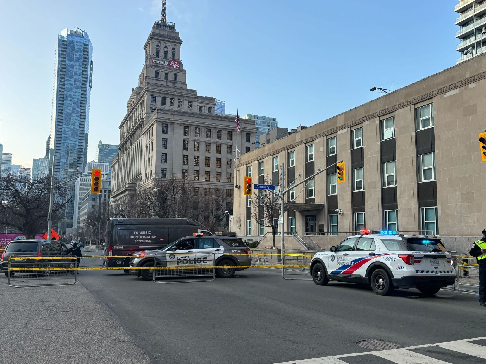 Nổ súng tại Lãnh sự quán Mỹ ở Toronto