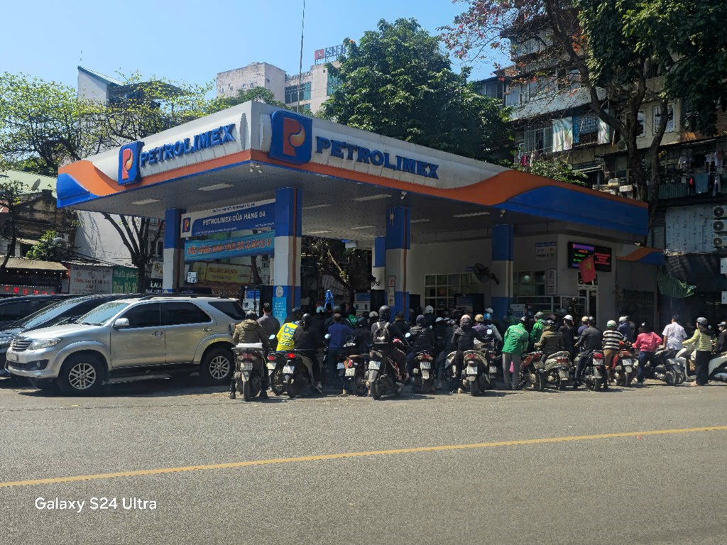 Petrolimex và PVOIL khẳng định đủ nguồn cung xăng dầu đáp ứng nhu cầu khách hàng