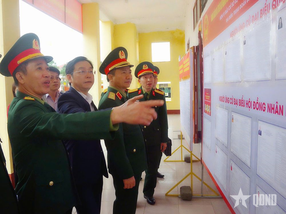 Chính ủy Quân khu 4 kiểm tra công tác chuẩn bị bầu cử tại Hà Tĩnh