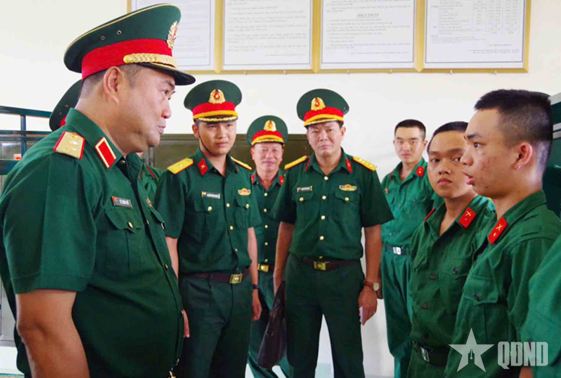 Tư lệnh Quân khu 7 thăm, động viên chiến sĩ mới Trung đoàn 271