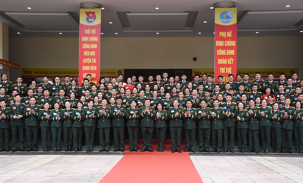 Phát huy phong trào quần chúng trong xây dựng và nhân rộng điển hình tiên tiến