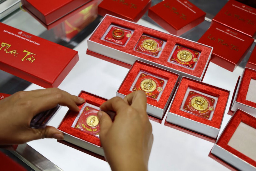 Giá vàng hôm nay (sáng 10-3): Đảo chiều tăng mạnh

