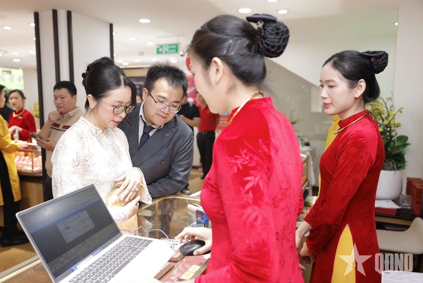 Giá vàng hôm nay (trưa 11-3): Tăng vọt lên mức cao nhất trong một tuần qua