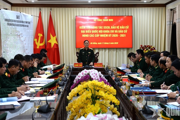 Thượng tướng Phạm Trường Sơn kiểm tra bảo vệ bầu cử tại Bộ đội Biên phòng TP Đà Nẵng