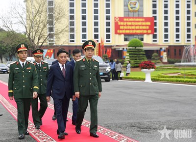 Gallery - 	Thường trực Ban Bí thư Trần Cẩm Tú làm việc với Ban Thường vụ