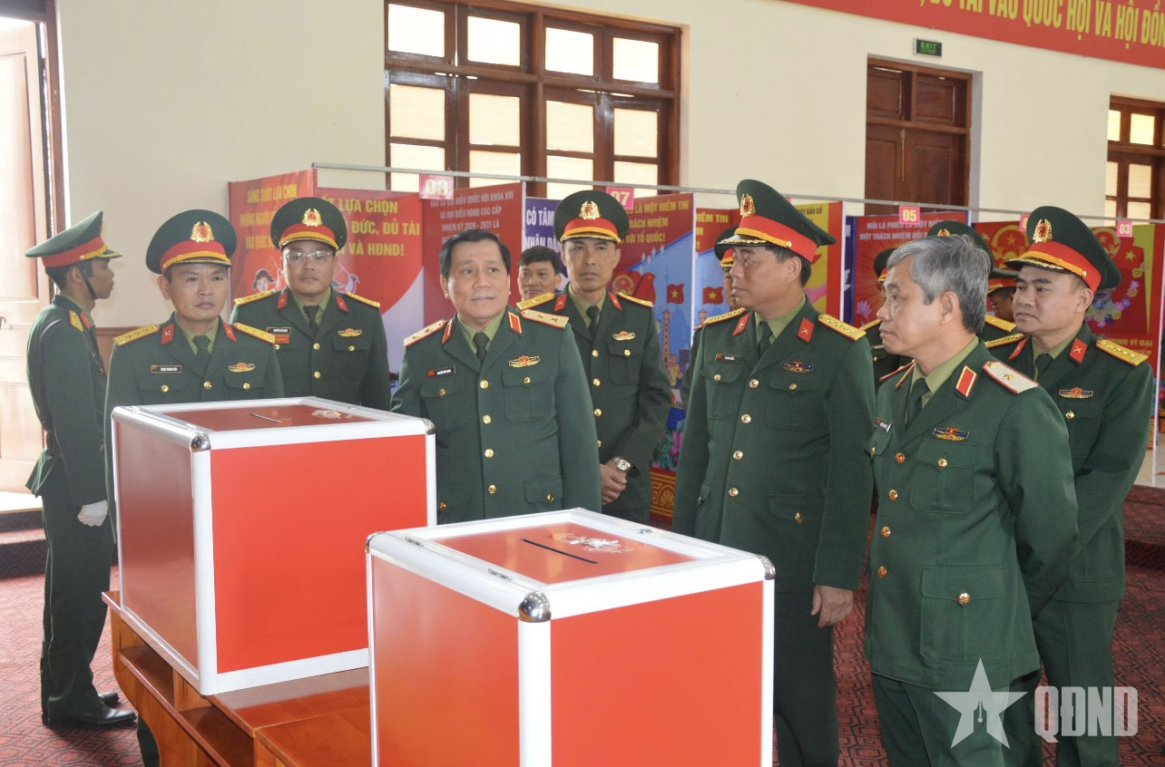 Trung tướng Nguyễn Đức Hưng kiểm tra công tác chuẩn bị bầu cử tại Lữ đoàn 603 và Trung đoàn 50