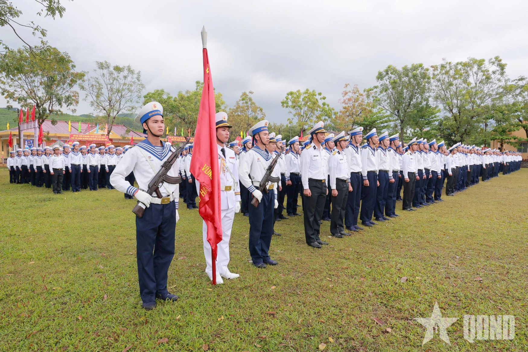 Tích cực rèn luyện ý chí, tác phong quân nhân và kỷ luật thép