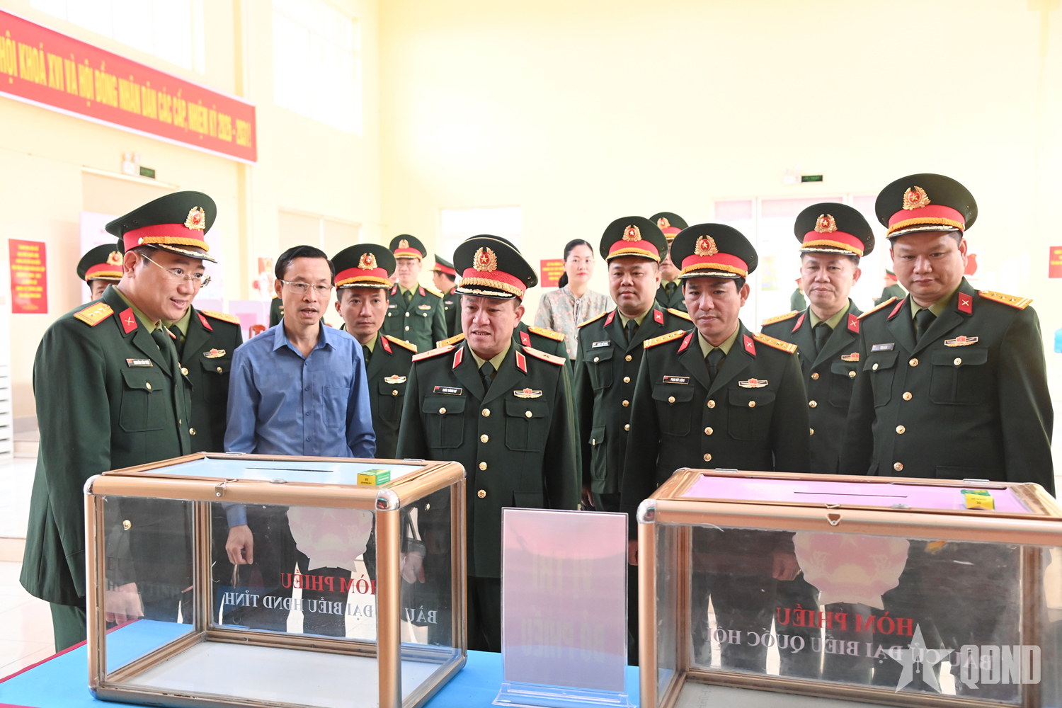 Quân khu 3 kiểm tra công tác chuẩn bị bầu cử tại Quảng Ninh

