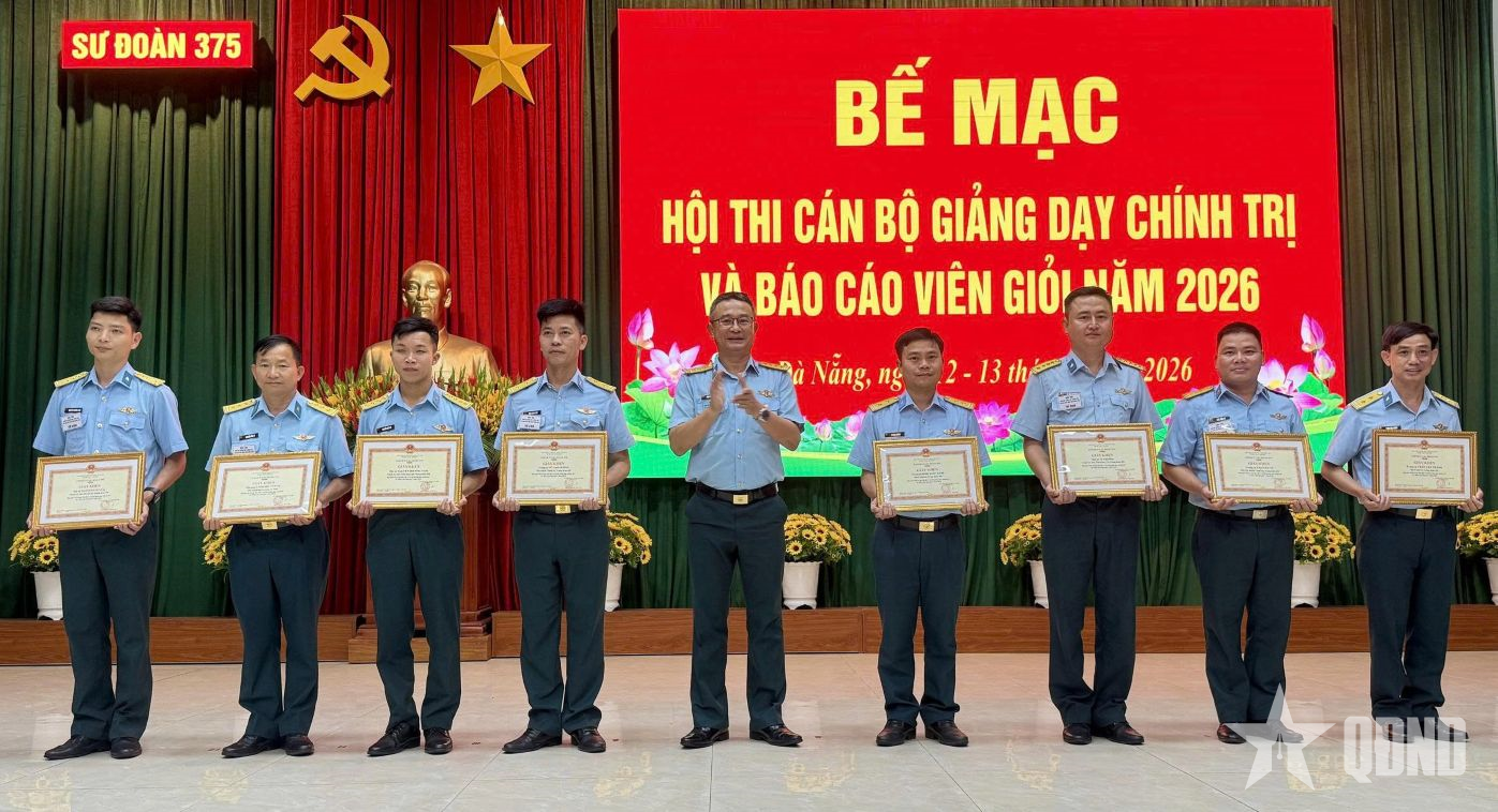 Ứng dụng công nghệ, nâng tầm bài giảng chính trị ở Sư đoàn 375