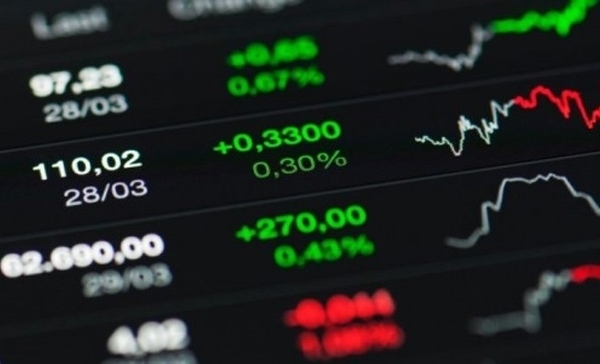 Giá xăng dầu hôm nay 13-3 Tăng vọt khi Iran tiếp tục đóng cửa eo biển Hormuz