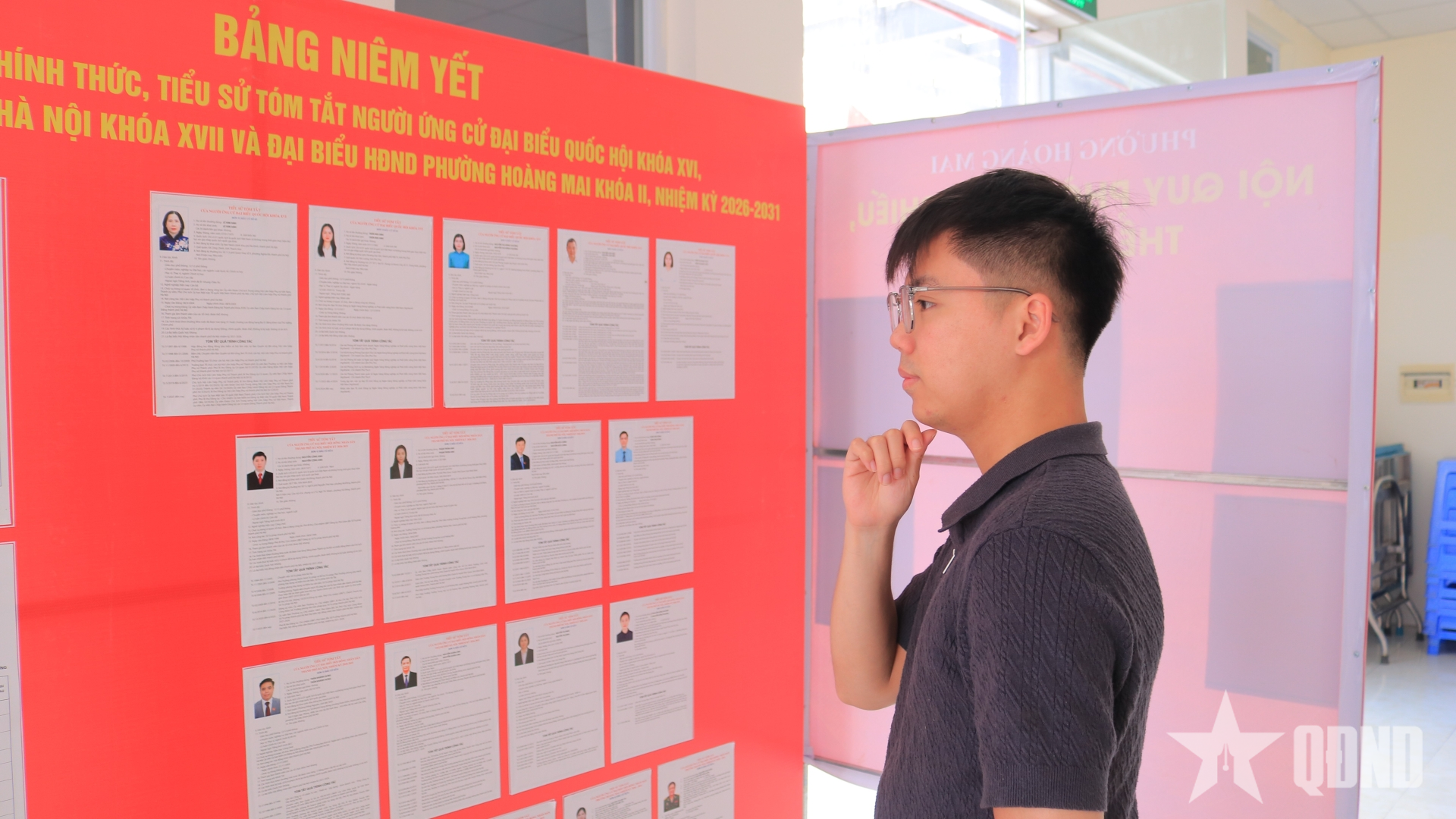 Cử tri trẻ với tấm thẻ bầu cử đầu tiên trong đời