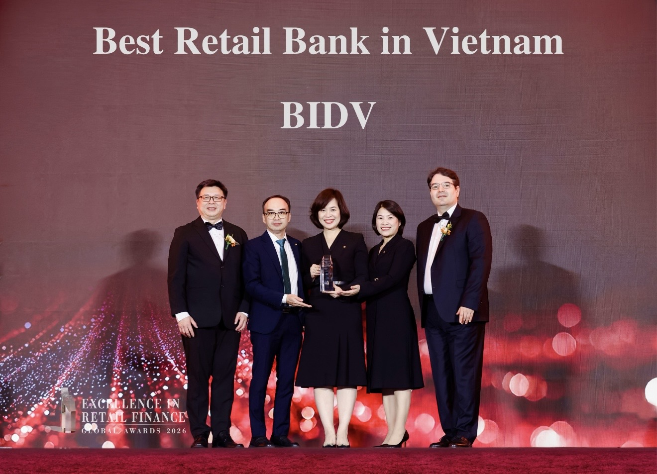 BIDV viết tiếp thập kỷ dẫn đầu với cú đúp giải thưởng Ngân hàng Bán lẻ tốt nhất Việt Nam, Tiền gửi tốt nhất châu Á