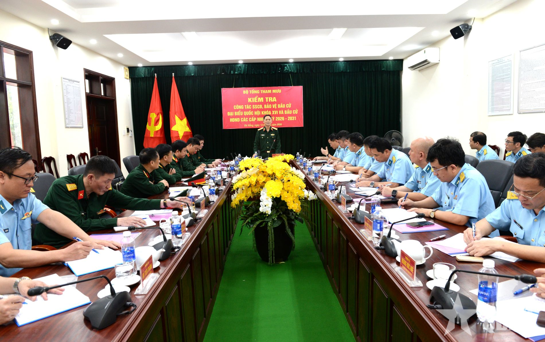 Thượng tướng Phạm Trường Sơn kiểm tra sẵn sàng chiến đấu bảo vệ bầu cử tại Nhà máy A32  