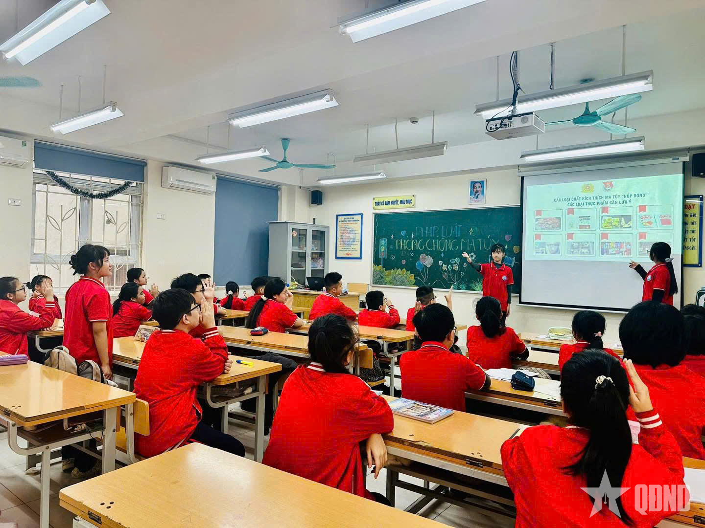 Trường chuyên từ bậc THCS ở Hà Nội: Cơ hội phát hiện tài năng hay áp lực học tập sớm?