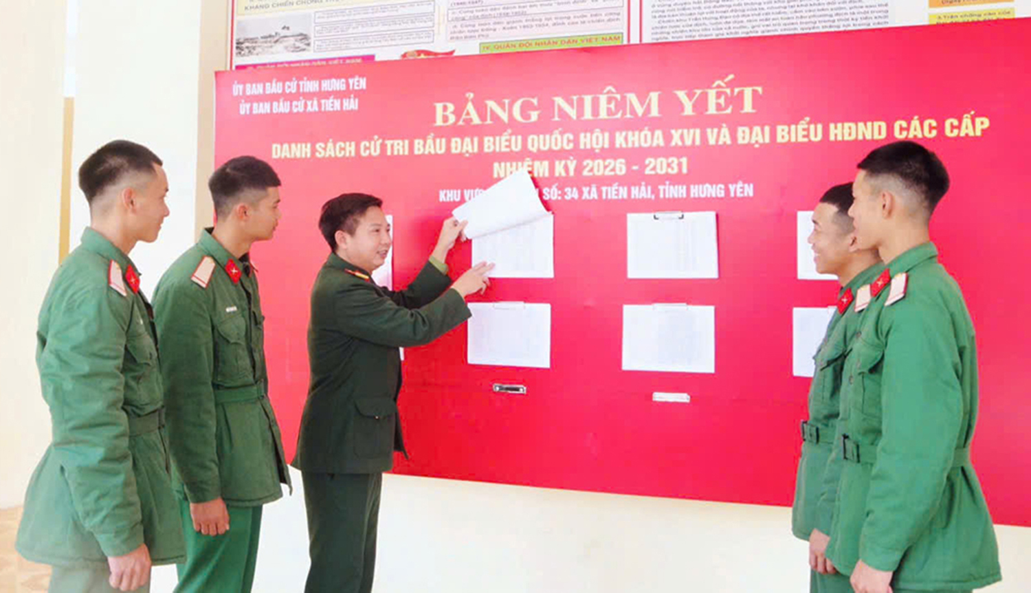 Sôi nổi công tác tuyên truyền, chuẩn bị bầu cử ở Trung đoàn 8