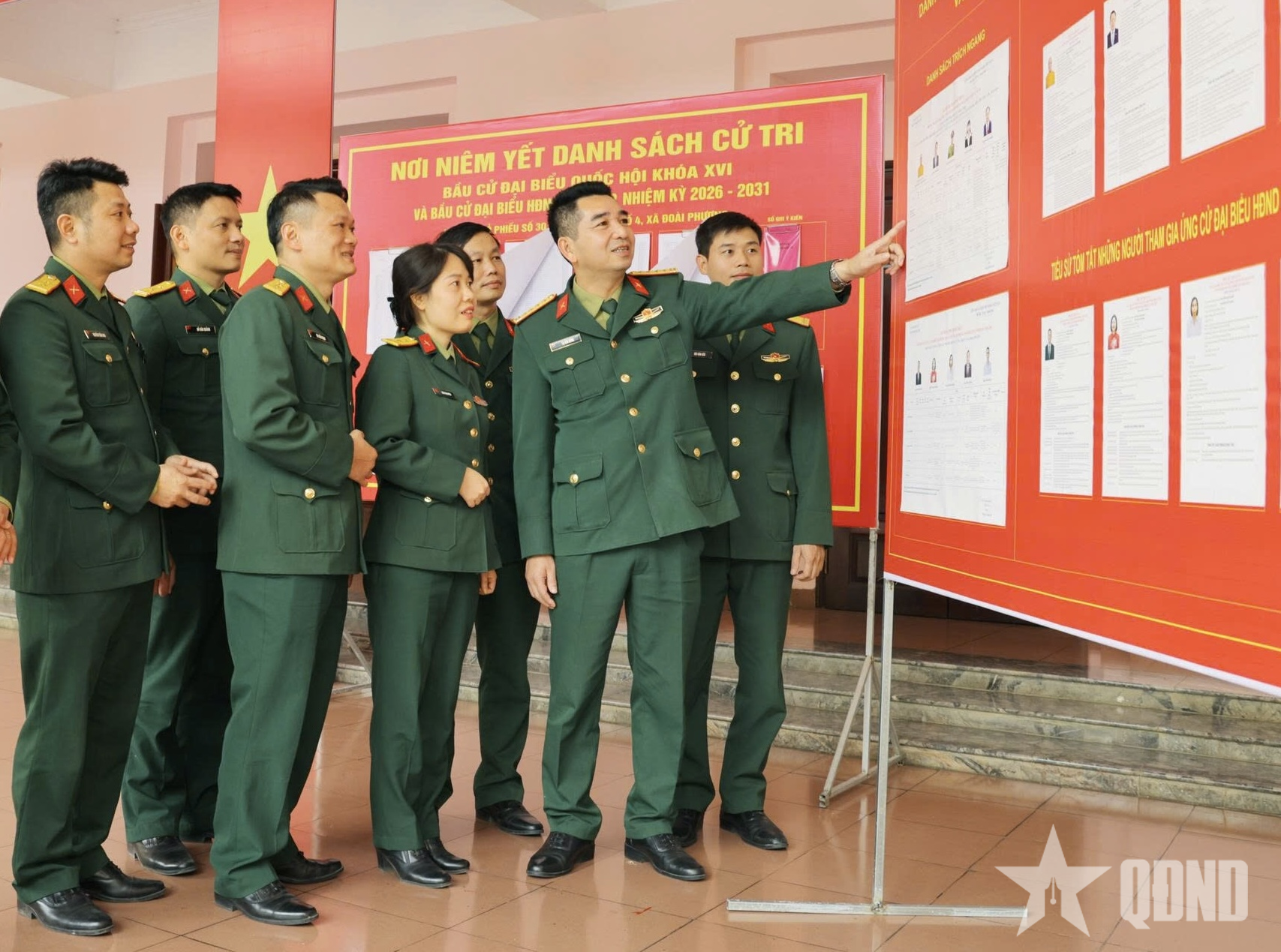 Cử tri Trường Sĩ quan Lục quân 1 gửi gắm niềm tin vào từng lá phiếu
