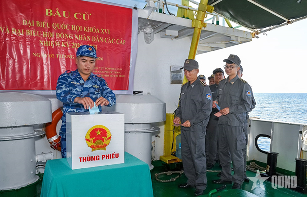 Hải trình đặc biệt đưa lá phiếu ra trùng khơi