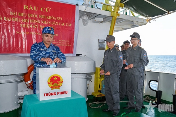 Hải trình đặc biệt đưa lá phiếu ra trùng khơi