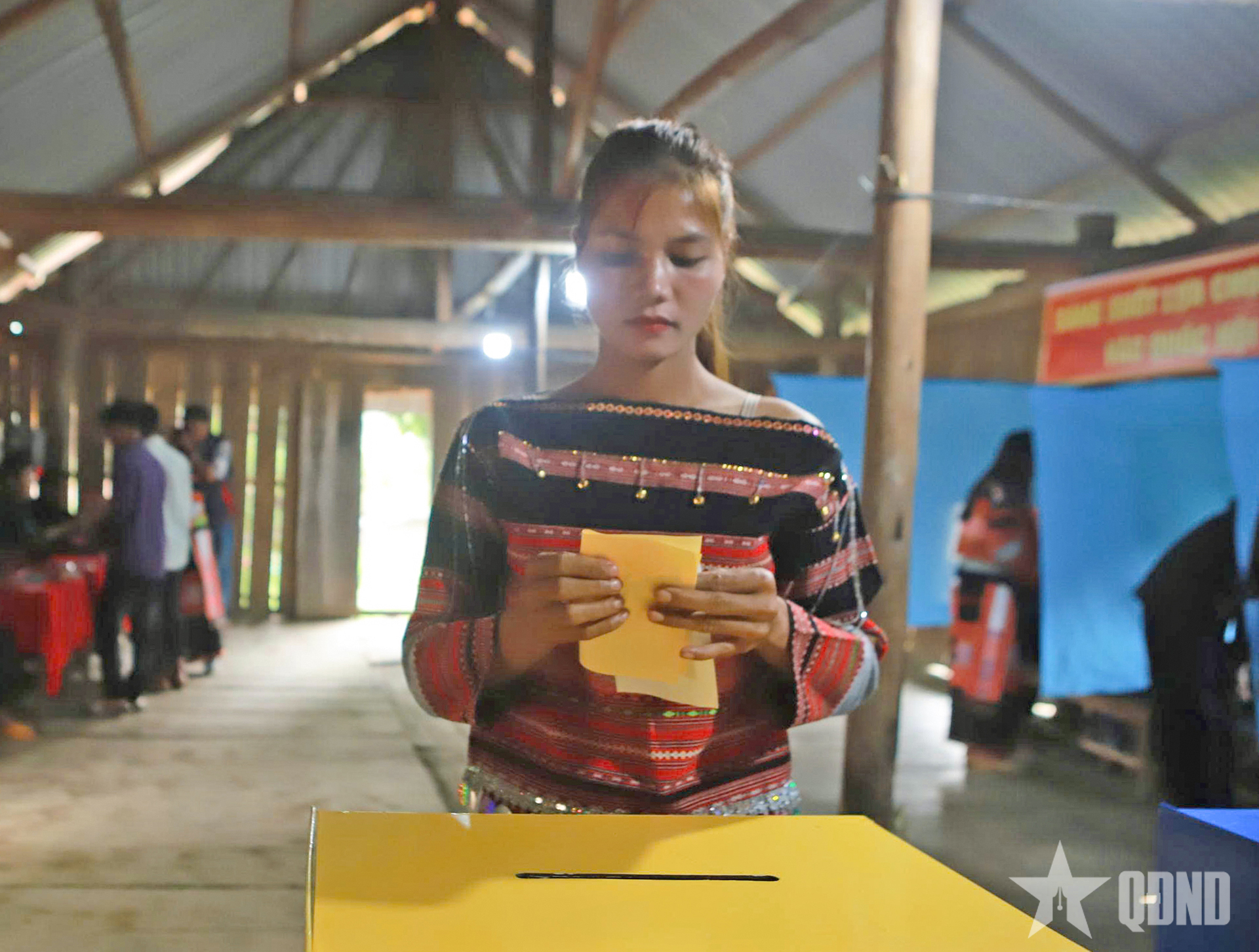 100% cử tri thôn O2, xã Vĩnh Sơn, tỉnh Gia Lai hoàn thành bầu cử