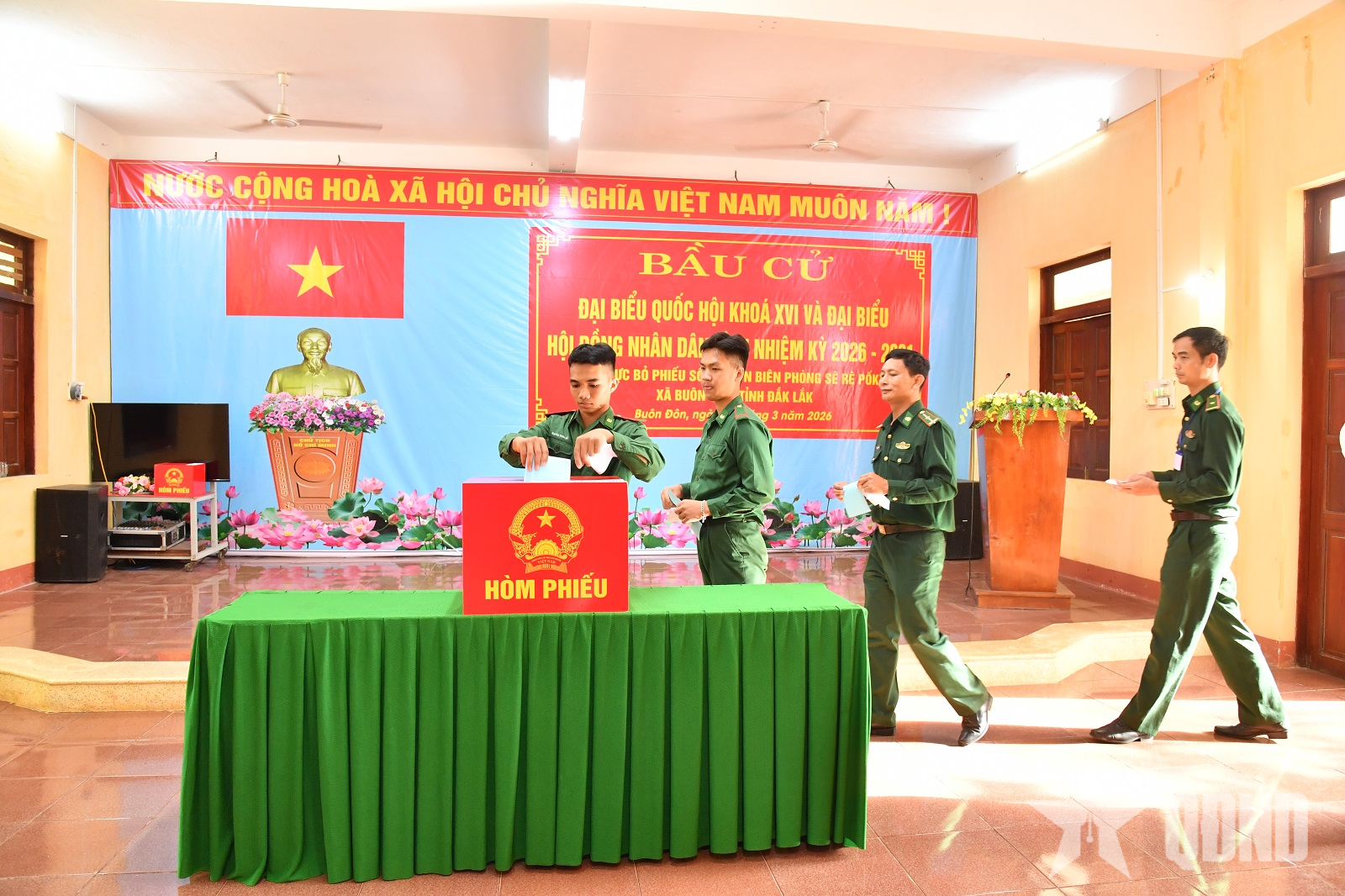 Lá phiếu nơi tuyến đầu biên giới