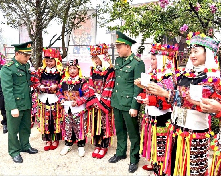 Hơn 99% cử tri cả nước đi bỏ phiếu bầu cử đại biểu Quốc hội và HĐND các cấp