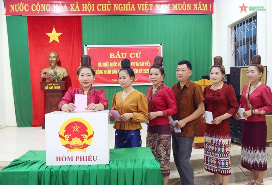 Hơn 99% cử tri cả nước đi bỏ phiếu bầu cử đại biểu Quốc hội và HĐND các cấp