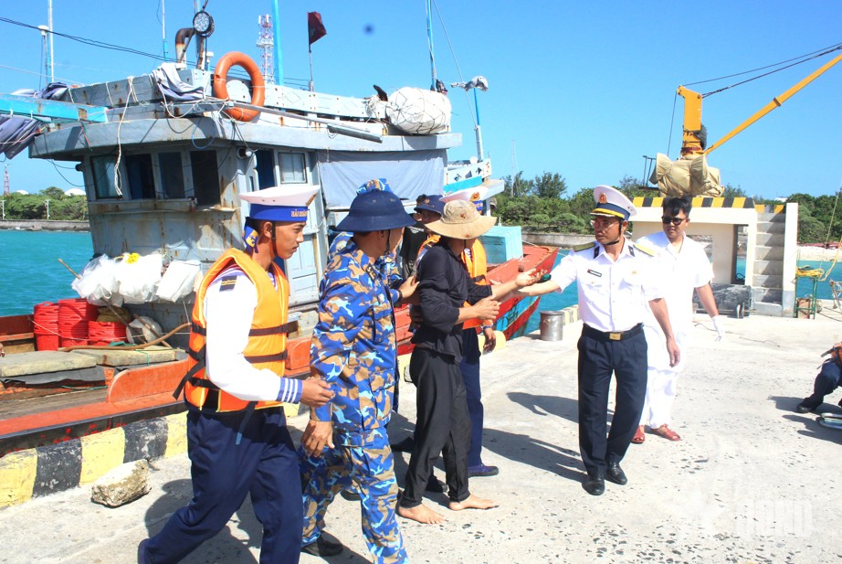 Bệnh xá đảo Song Tử Tây, Đặc khu Trường Sa cấp cứu ngư dân bị tai nạn lao động