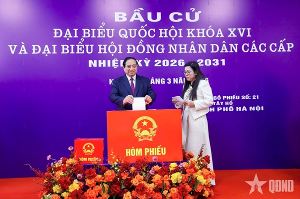 Thủ tướng Phạm Minh Chính bỏ phiếu bầu cử đại biểu Quốc hội khóa XVI và đại biểu HĐND các cấp nhiệm kỳ 2026-2031