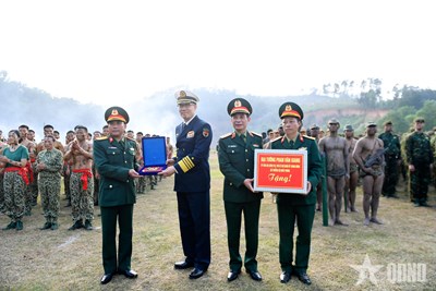 Gallery - 	Bộ trưởng Bộ Quốc phòng Trung Quốc thăm Lữ đoàn Đặc công bộ 113