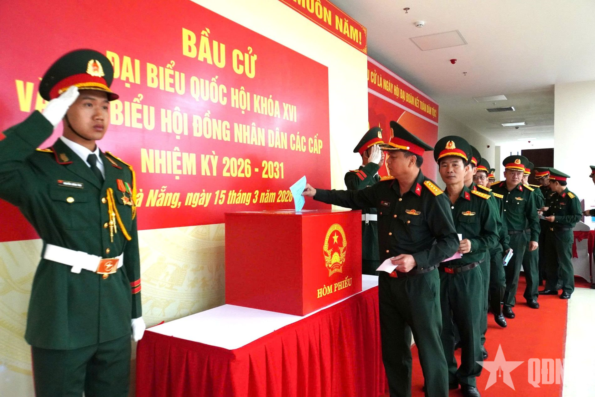 Khí thế sôi nổi trong ngày hội bầu cử ở một số đơn vị trên địa bàn Quân khu 5