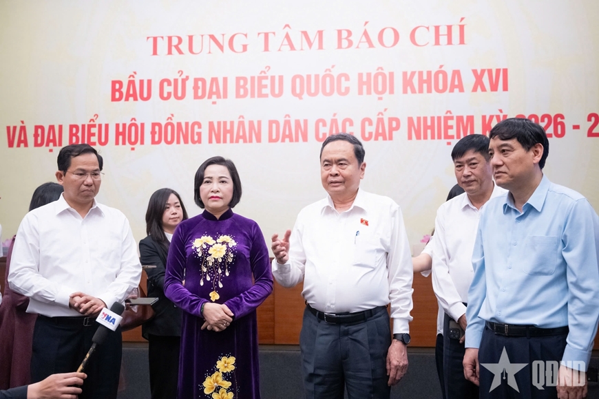 Chủ tịch Quốc hội Trần Thanh Mẫn kiểm tra, thăm và động viên lực lượng phục vụ bầu cử