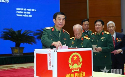View - 	Lãnh đạo Bộ Quốc phòng bỏ phiếu bầu cử đại biểu Quốc hội khóa XVI
