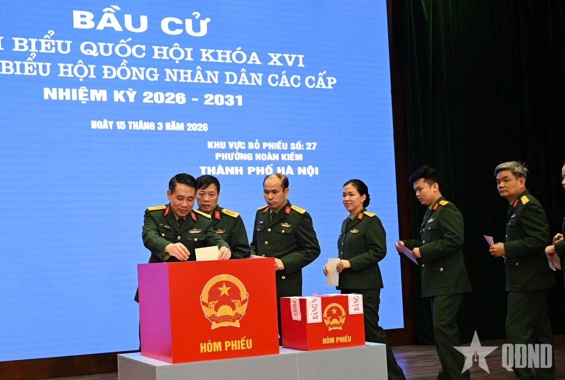 Cử tri Cơ quan Tổng cục Chính trị phấn khởi thực hiện quyền công dân