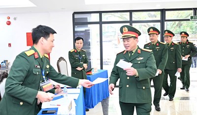 Gallery - 	100% cử tri cơ quan Tổng cục Chính trị tham gia bỏ phiếu