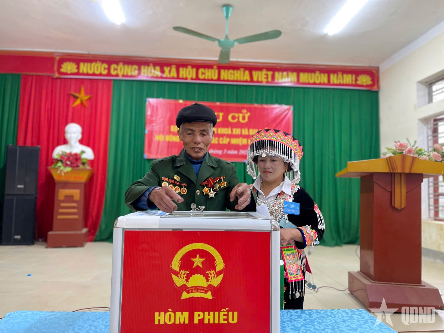 Rộn ràng ngày hội lớn nơi vùng biên Tri Lễ, Nghệ An