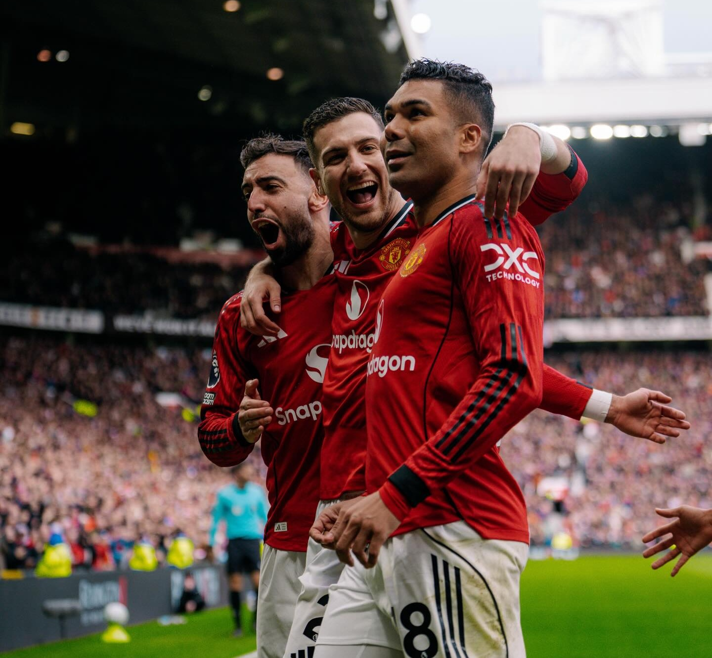 Bruno lập kỷ lục kiến tạo, Man Utd chắc tốp 3 Ngoại hạng Anh

