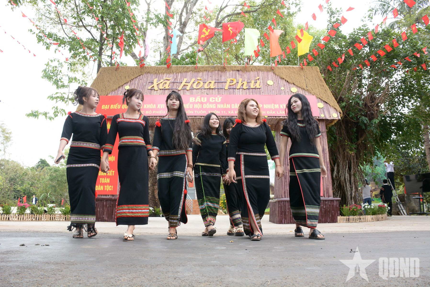 Buôn Tuôr vào hội