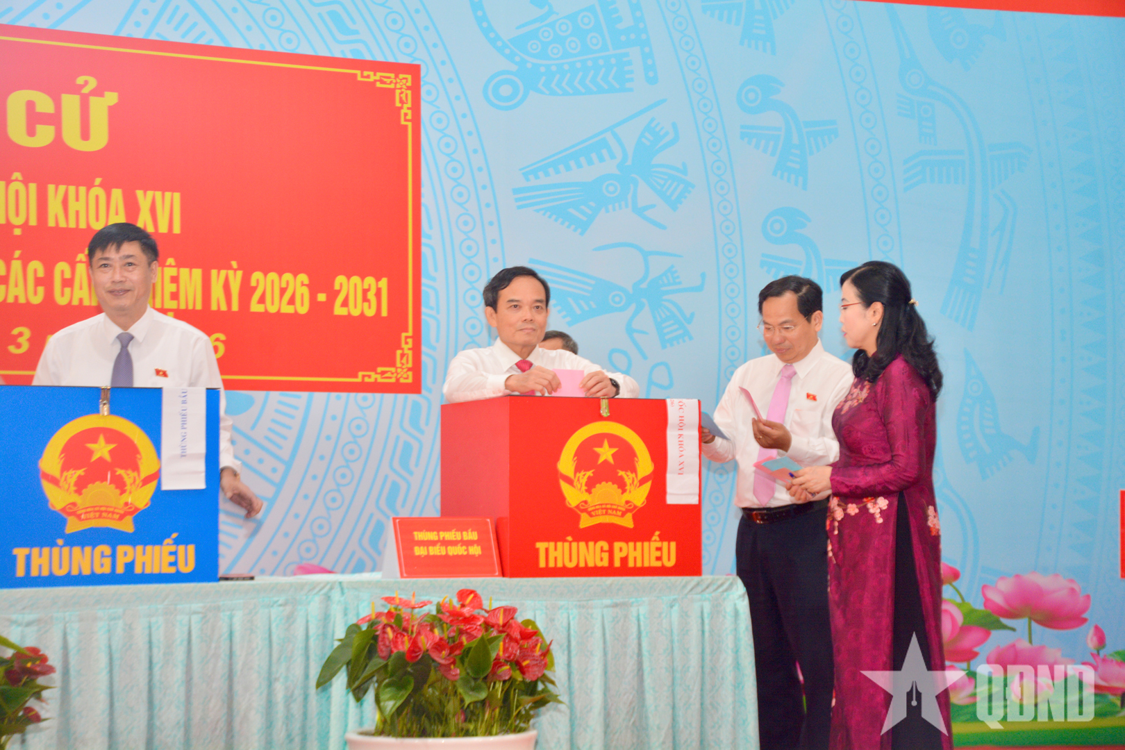 Cử tri TP Hồ Chí Minh nô nức thực hiện quyền công dân 